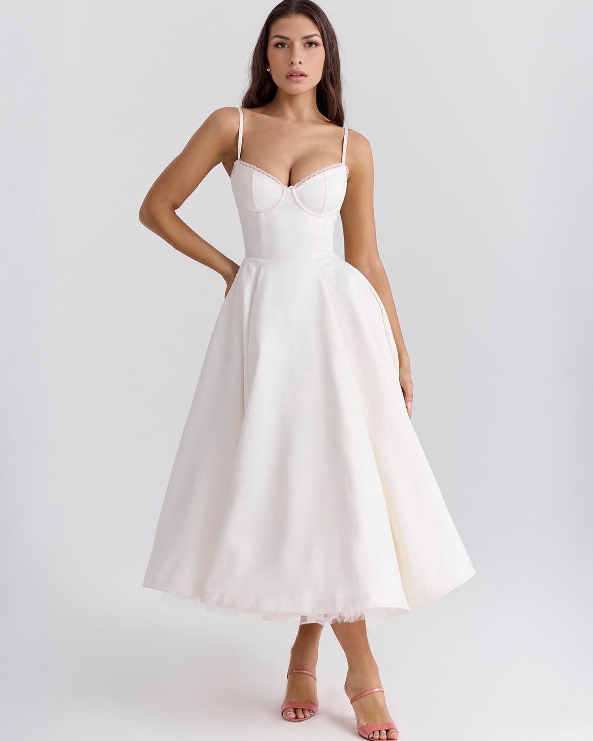 Bayer Modehaus - Damen Midikleid mit Herz-Ausschnitt und Spaghettiträgern in Weiß