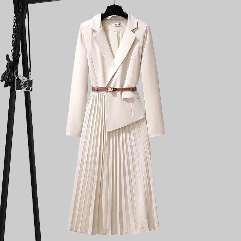 Blazerkleid mit Plisseefalten und Gürtel für Damen