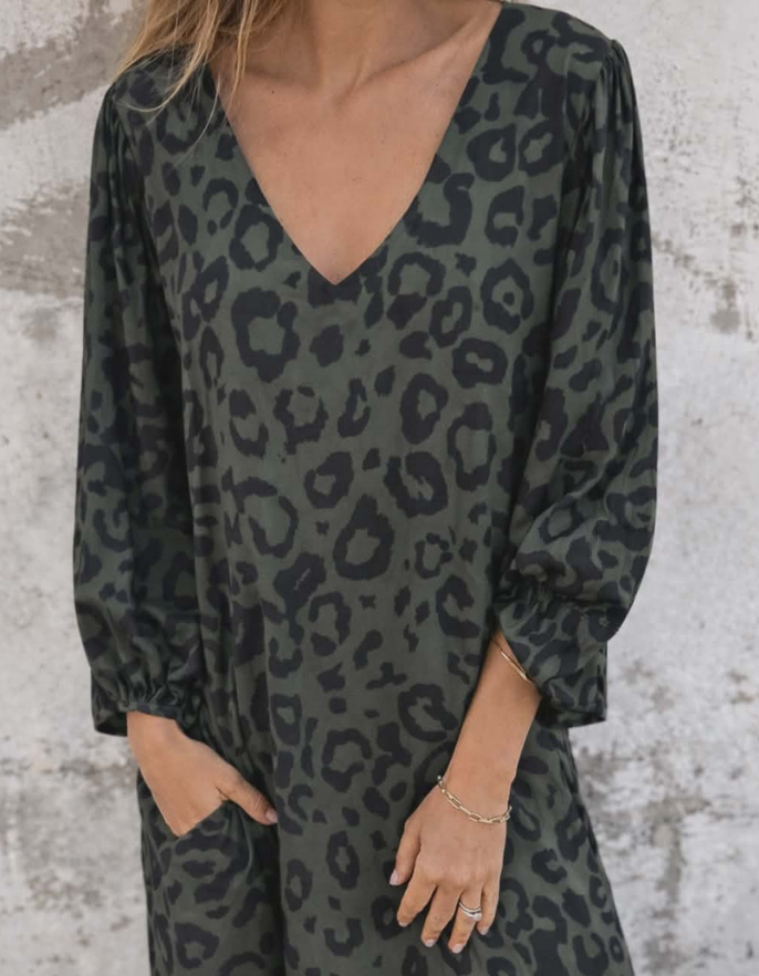 Bayer Modehaus - Damen Maxikleid mit Leoparden-Print, V-Ausschnitt und langen Ärmeln in Dunkelgrün
