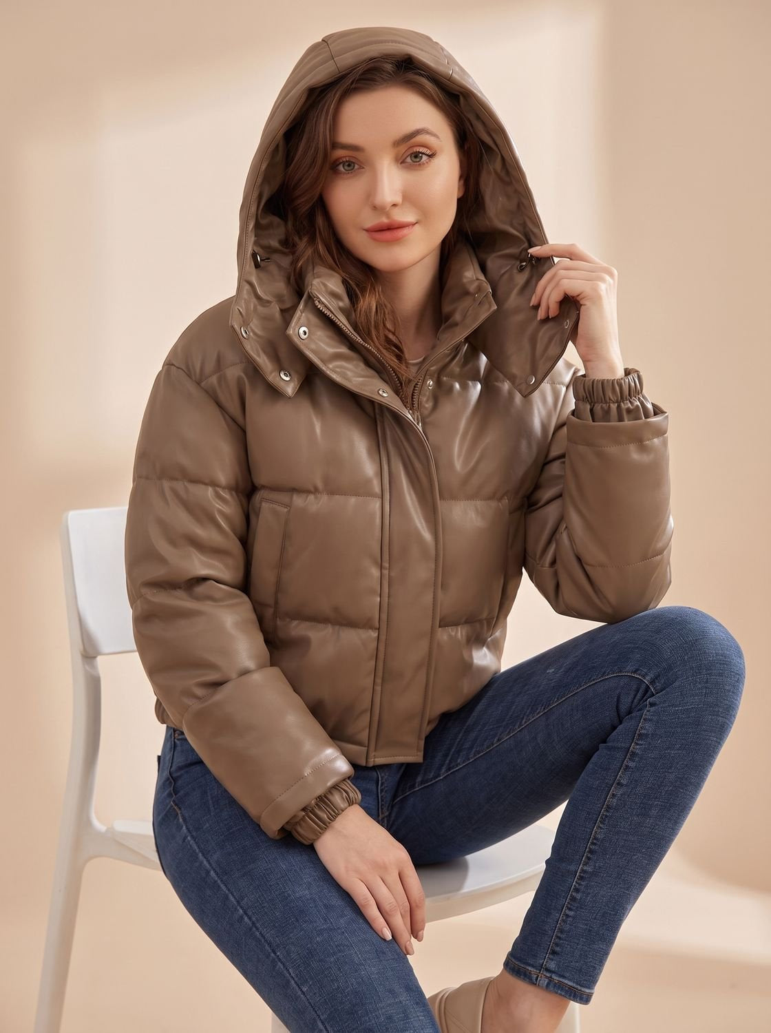 Daunenjacke Damen aus Kunstleder, kurz mit abnehmbarer Kapuze