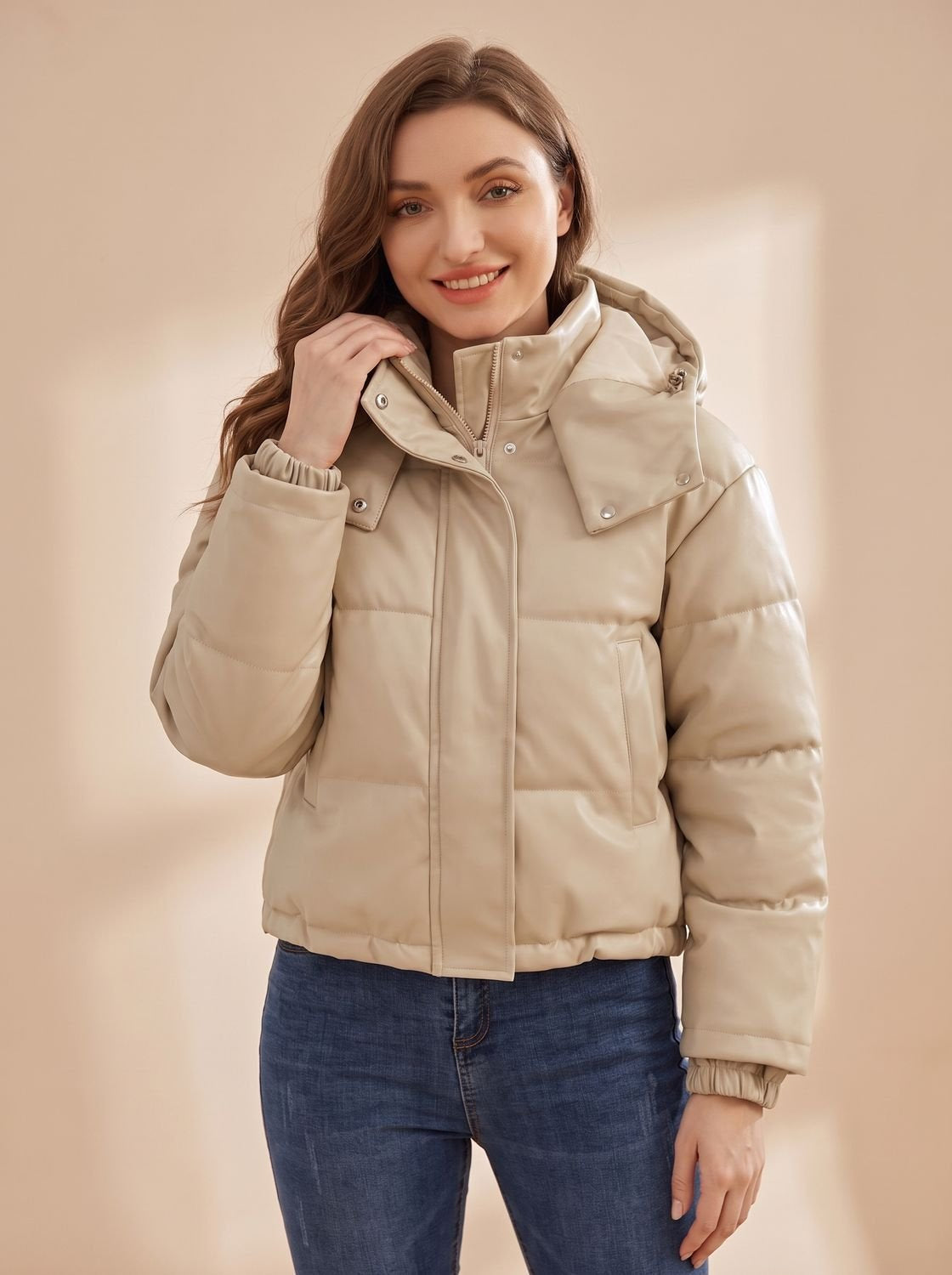 Daunenjacke Damen aus Kunstleder, kurz mit abnehmbarer Kapuze