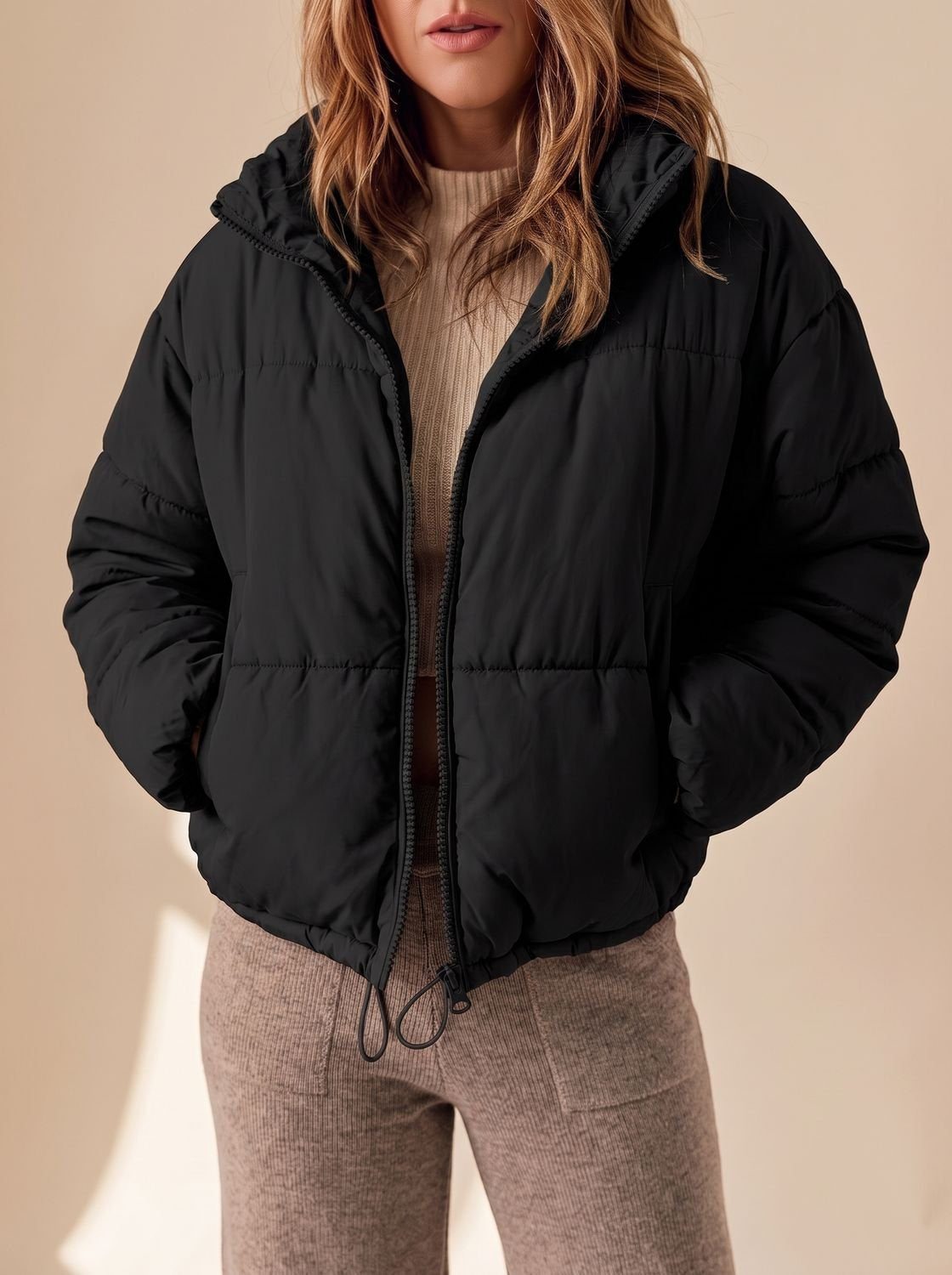 Daunenjacke Damen kurz im Oversize-Schnitt mit Stehkragen