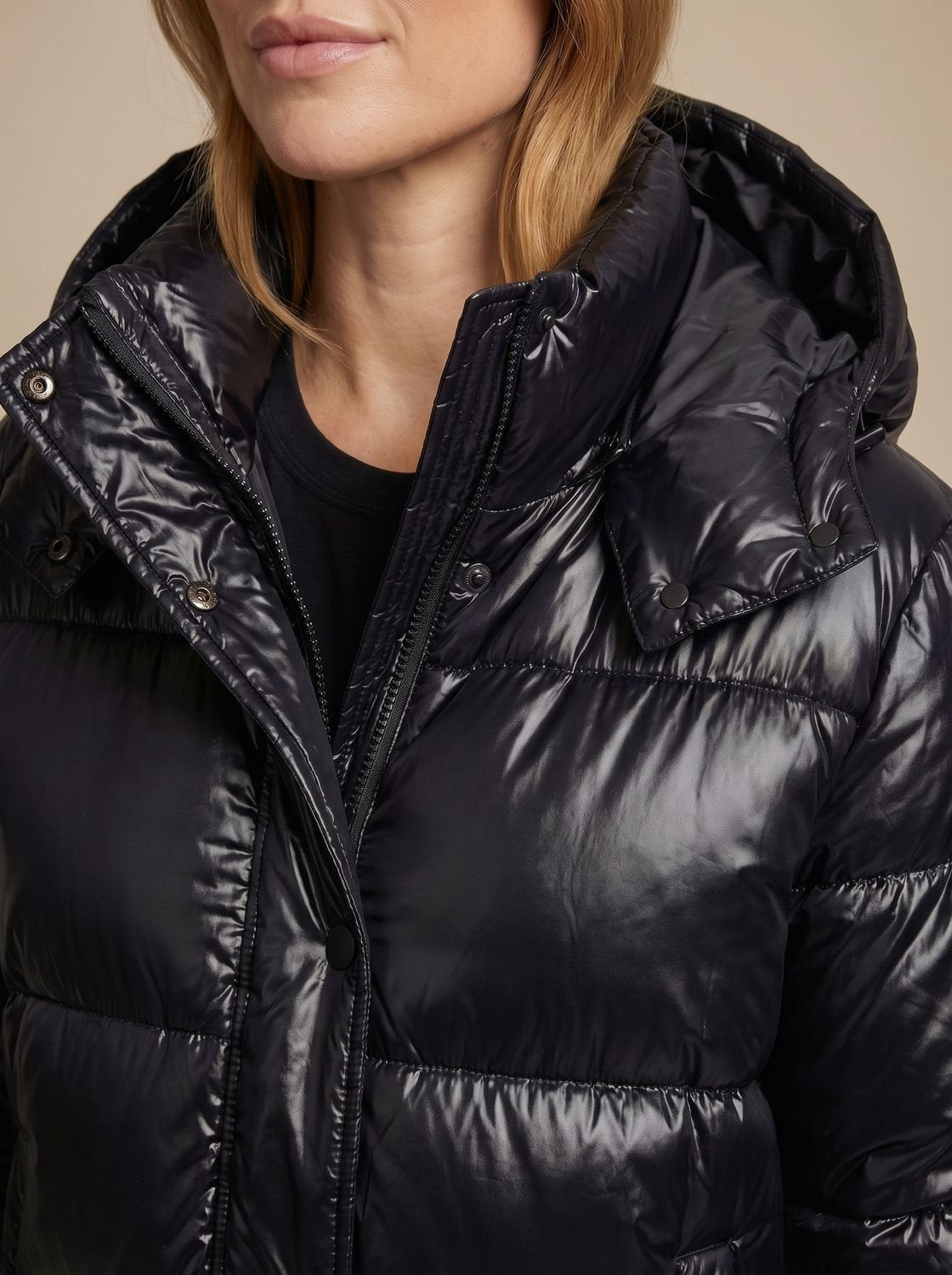 Daunenjacke Damen locker geschnitten mit Kapuze, glänzend