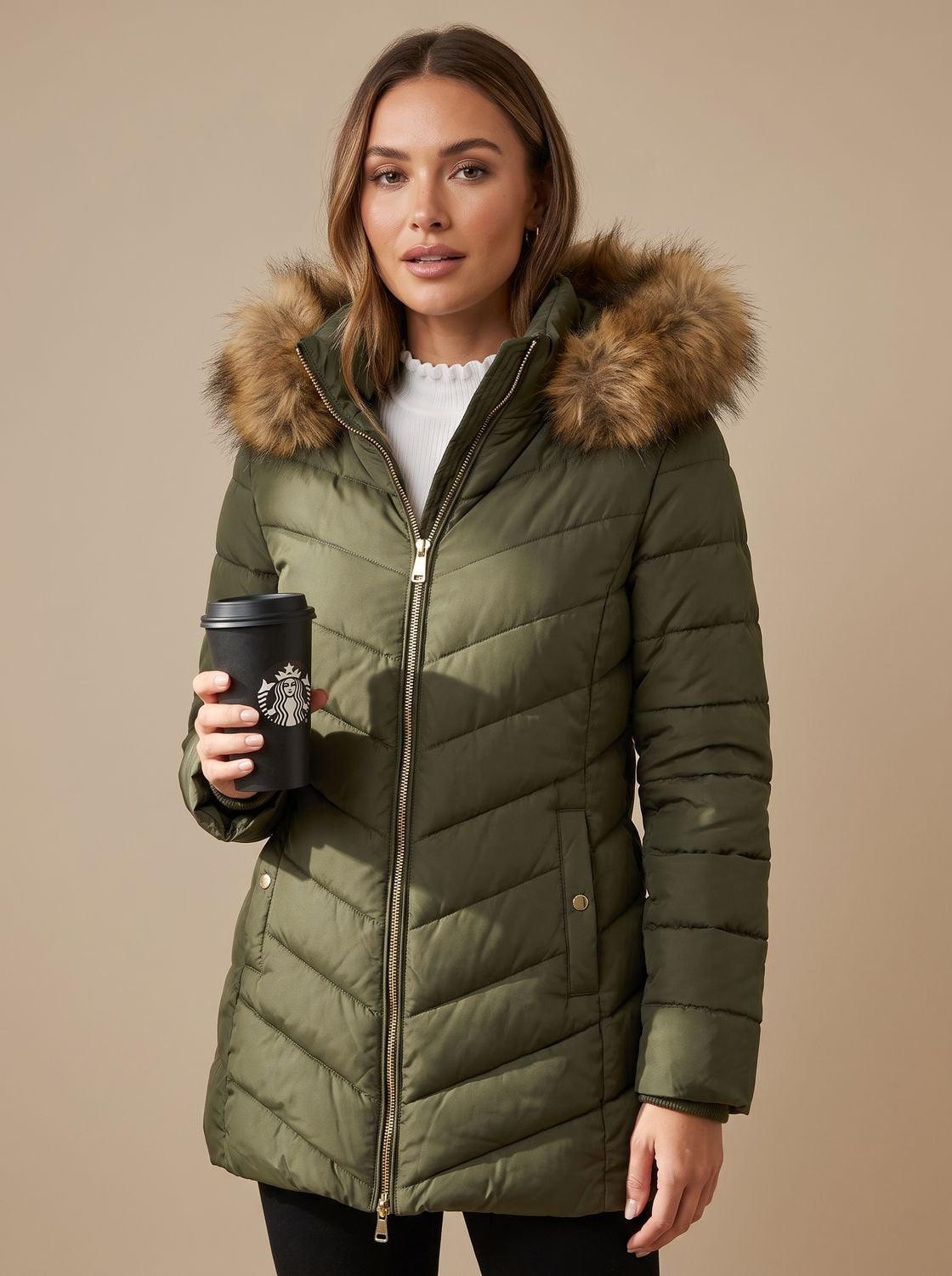 Daunenjacke Damen tailliert für den Winter mit Kunstfell-Kapuze