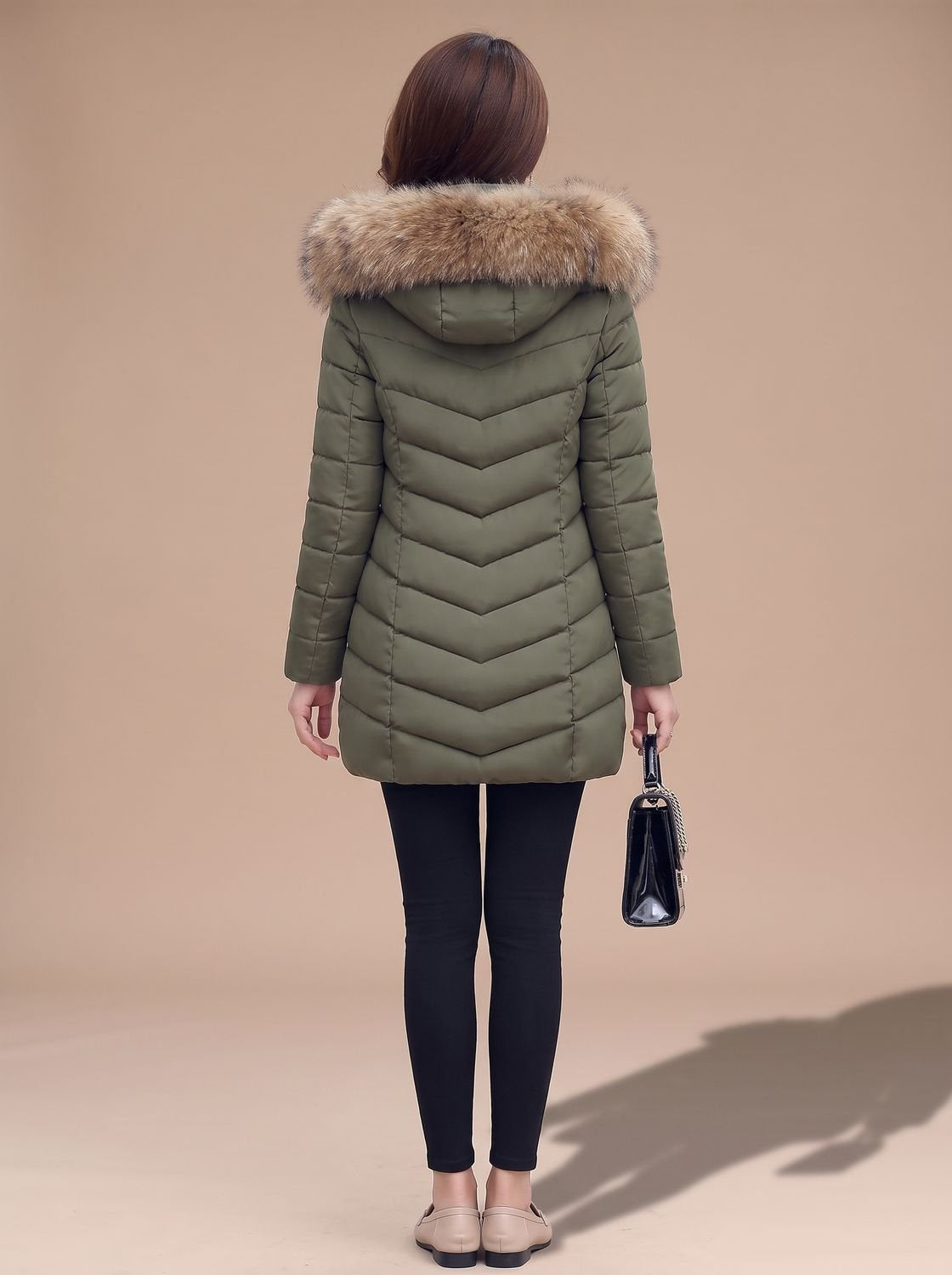 Daunenjacke Damen tailliert für den Winter mit Kunstfell-Kapuze
