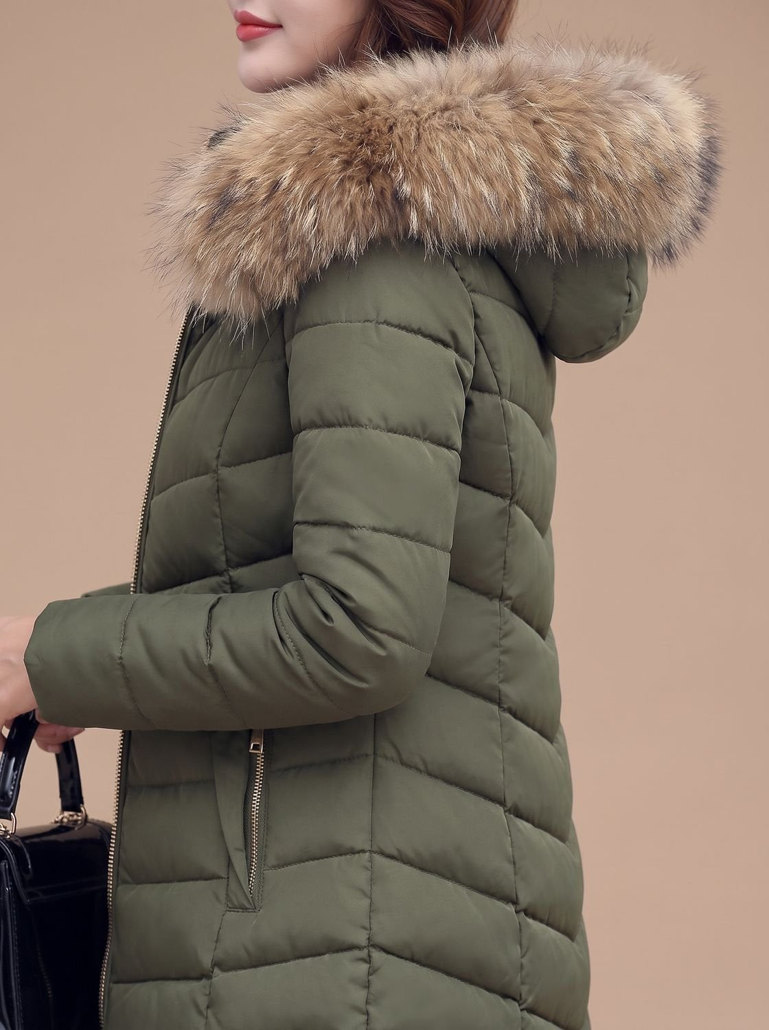 Daunenjacke Damen tailliert für den Winter mit Kunstfell-Kapuze
