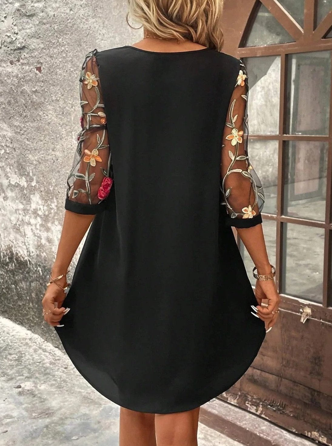 Festliches Kleid Damen mit Spitze, Blumenstickerei und Tüllarm