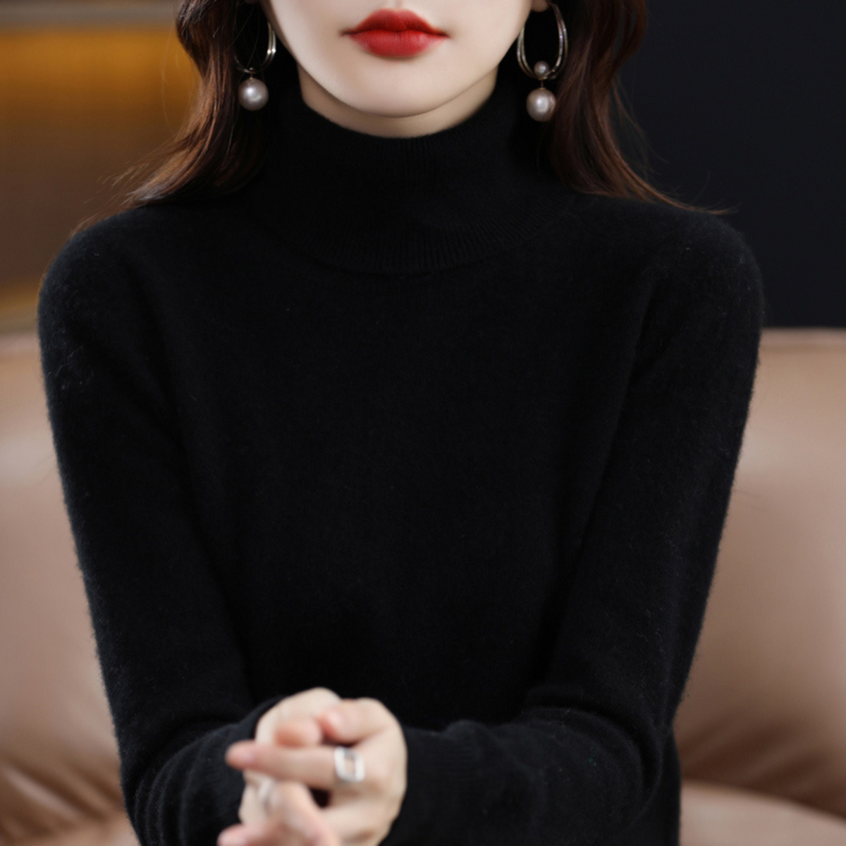Pullover mit hohem Rollkragen und langen Ärmeln für Damen in Schwarz