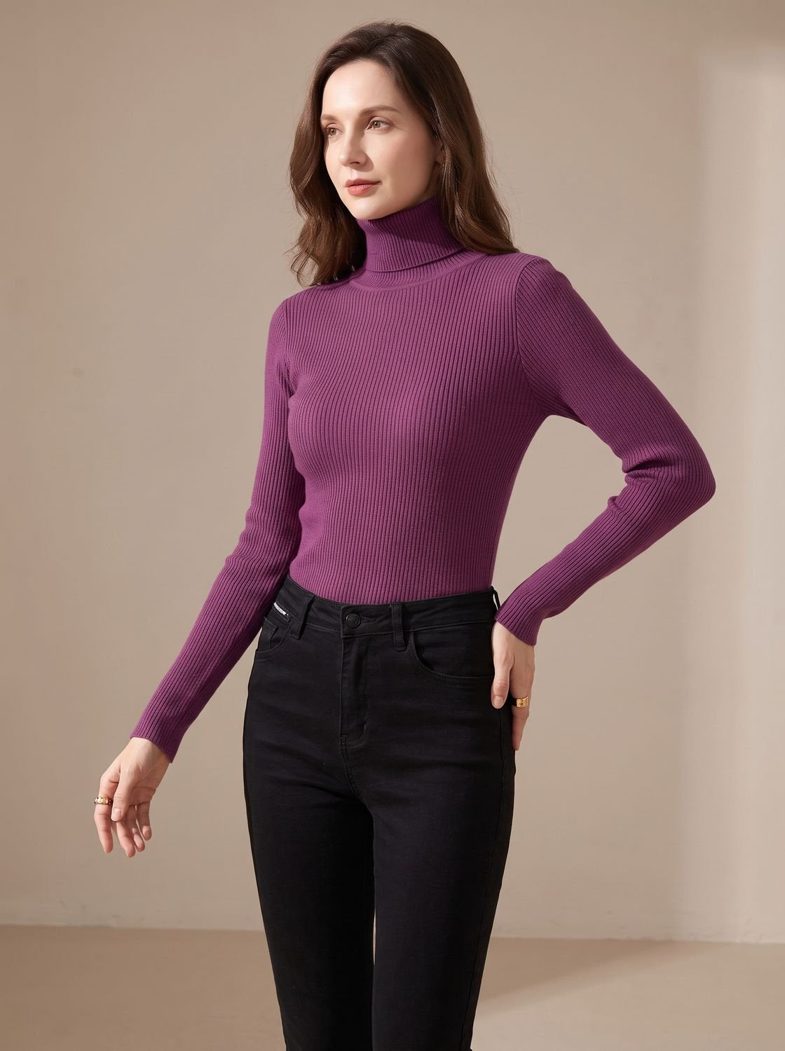 Rollkragenpullover Damen aus Rippstrick, figurbetont und langärmelig