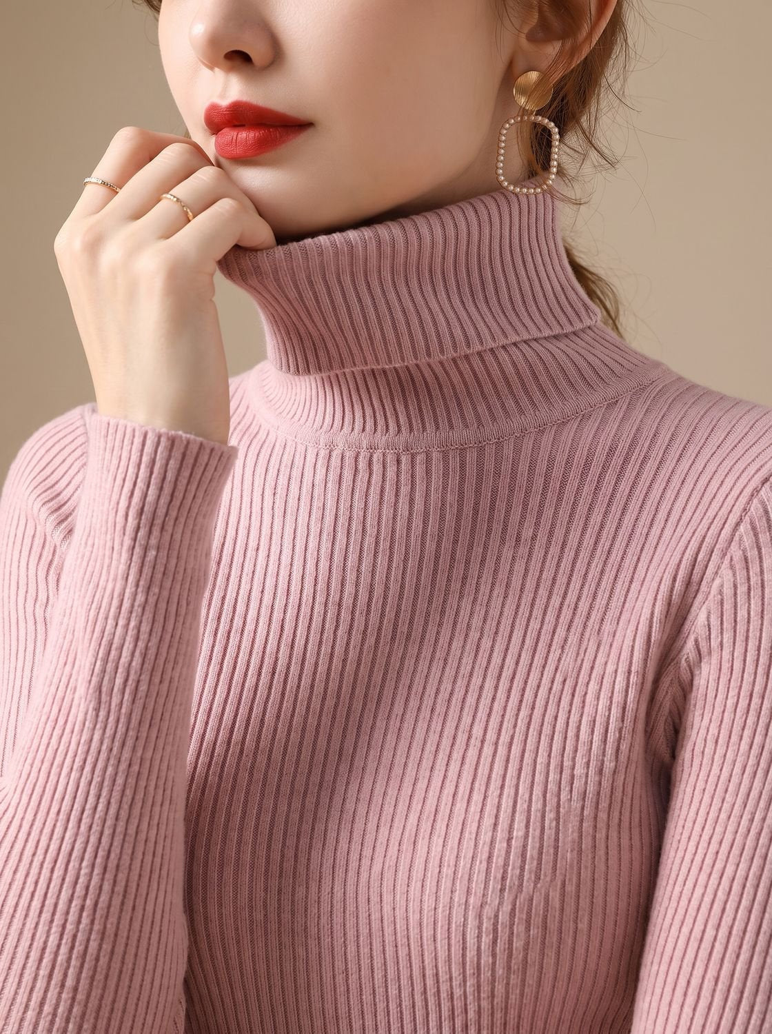 Rollkragenpullover Damen aus Rippstrick, figurbetont und langärmelig