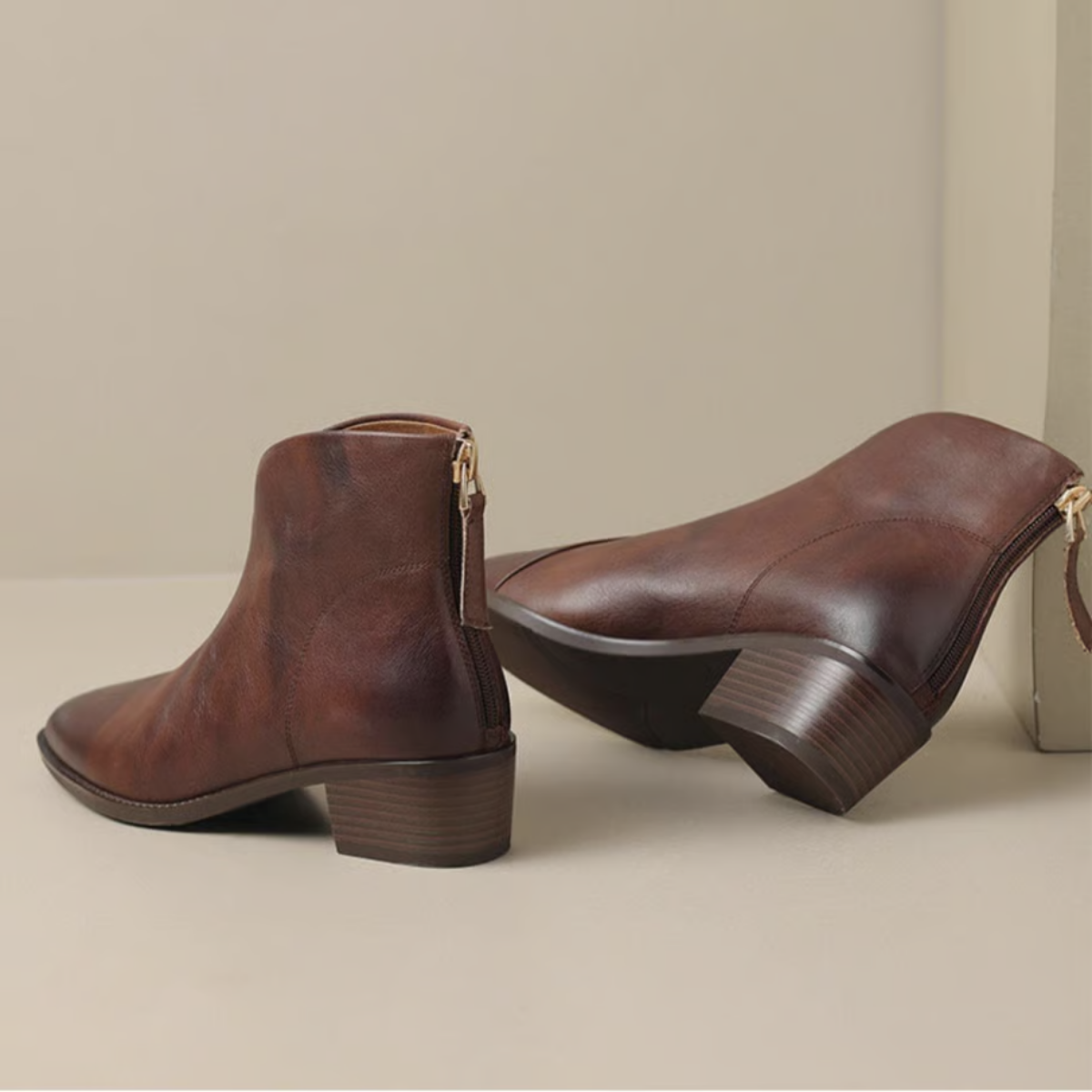 Spitze Stiefeletten mit niedrigem Absatz und Reißverschluss für Damen - Ansicht 2