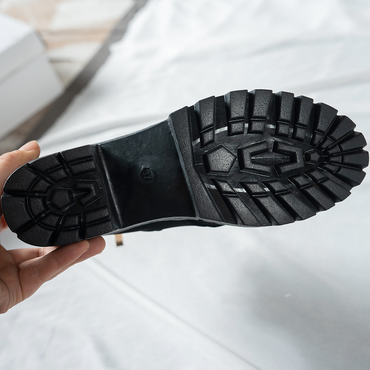 Stiefeletten Damen mit Blockabsatz und Herzschnalle in Rauleder-Optik