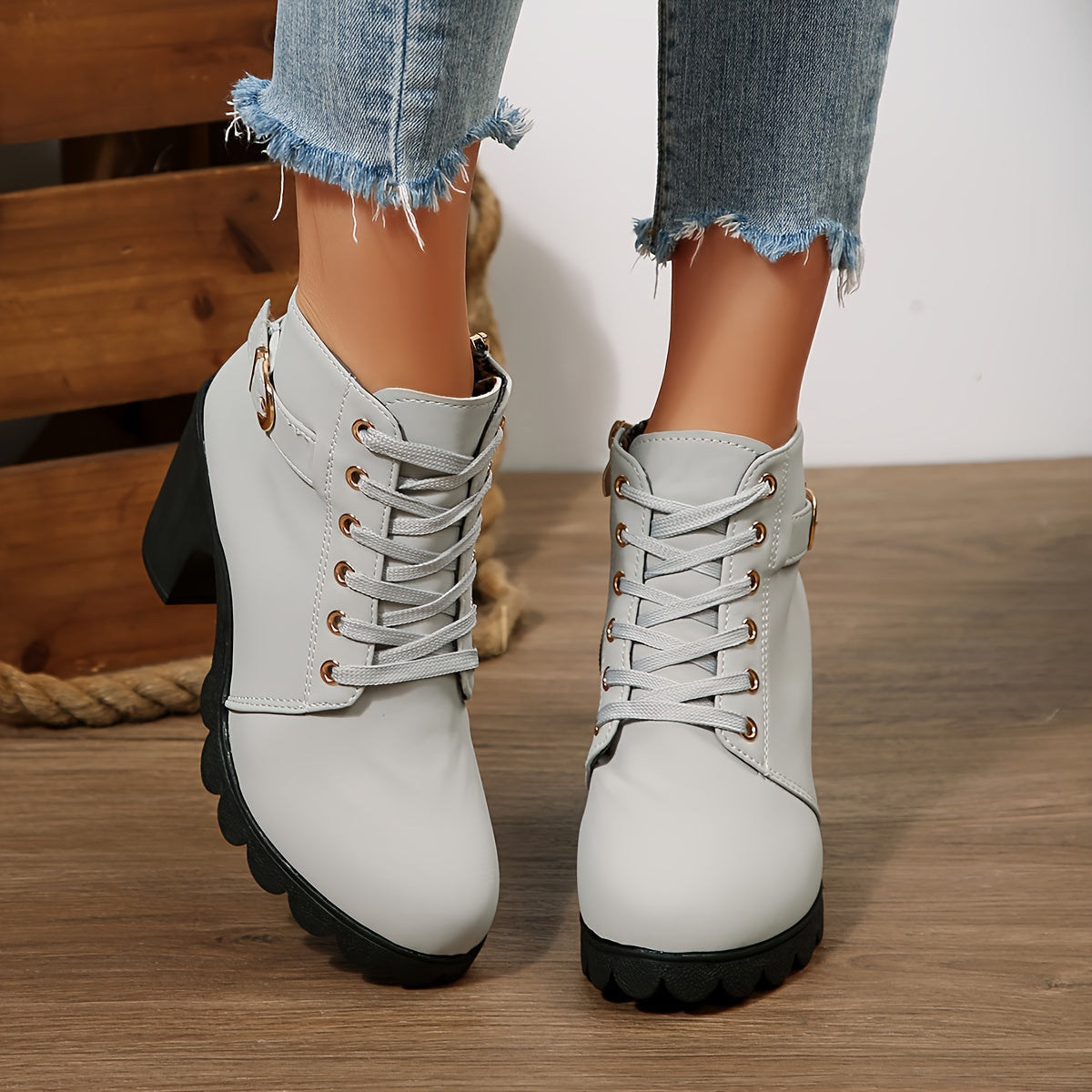 Stiefeletten Damen mit Blockabsatz und Schnürung in Hellgrau