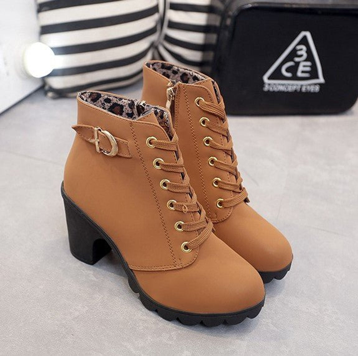 Stiefeletten Damen mit Blockabsatz und Schnürung in Wildleder-Optik