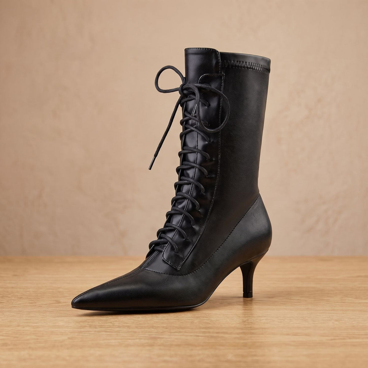Stiefeletten Damen mit Schnürung, spitzer Zehenpartie und schmalem Absatz