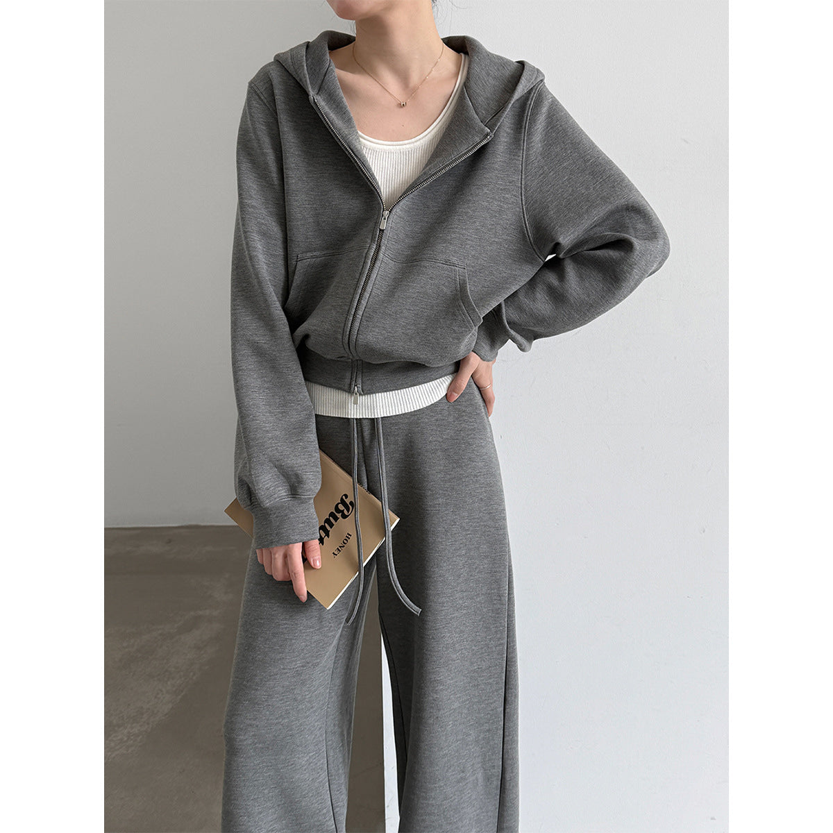 Zweiteiler mit Kapuzenjacke und weiter Hose für Damen