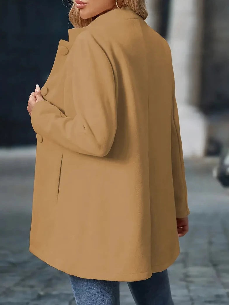 Bayer Modehaus - Damen Taillierte Jacke mit Stehkragen und Stoffknöpfen - Produktbild 13