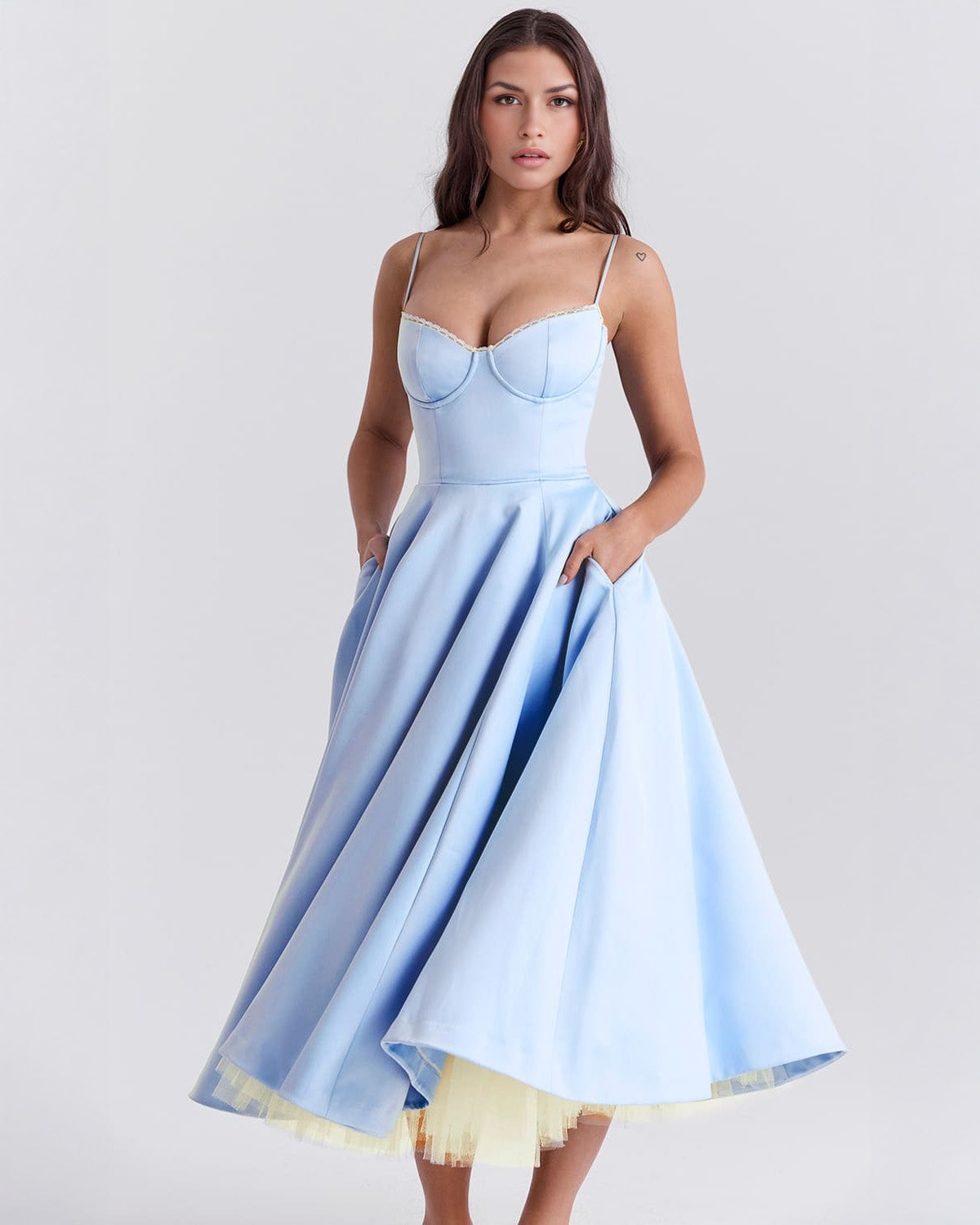 Damen Midikleid mit Herz-Ausschnitt und ausgestelltem Rock - weitere Ansicht