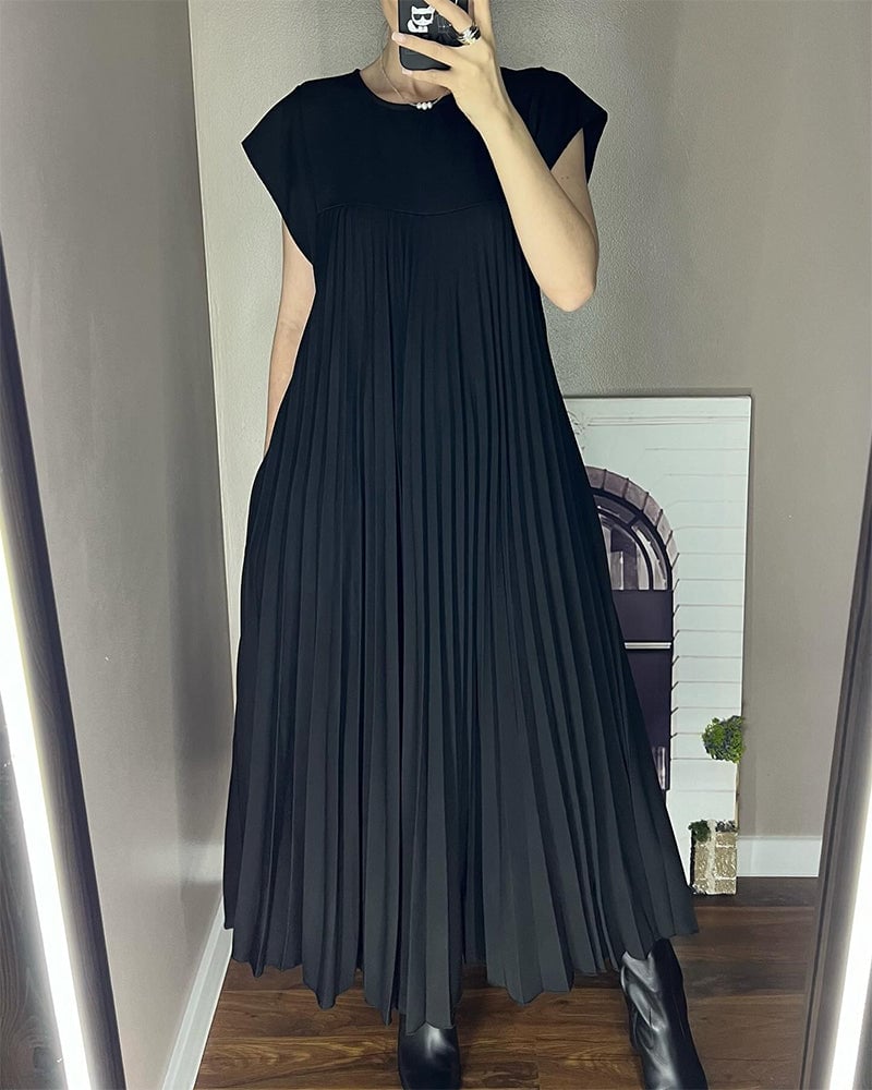 Plisseekleid mit Rundhals in Schwarz, Maxi-Länge
