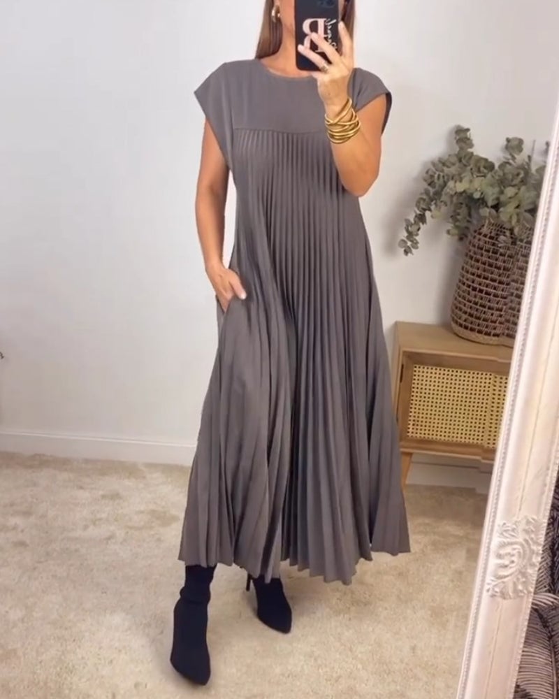 Plisseekleid mit Rundhals in Grau, Maxi-Länge