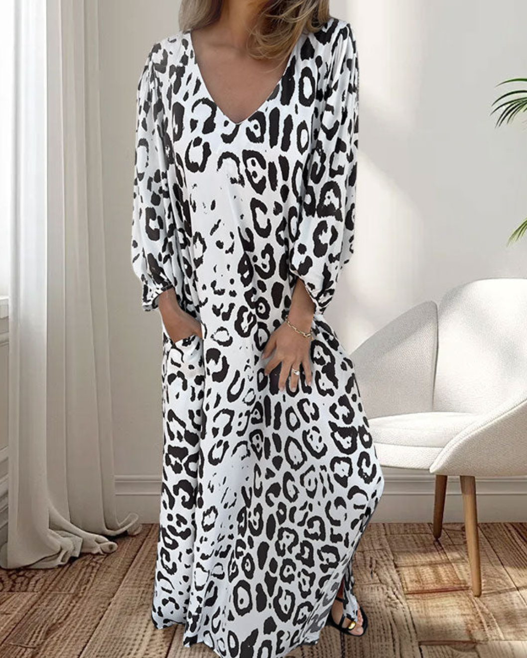 Bayer Modehaus - Damen Maxikleid mit Leoparden-Print, V-Ausschnitt und langen Ärmeln - Produktbild 1