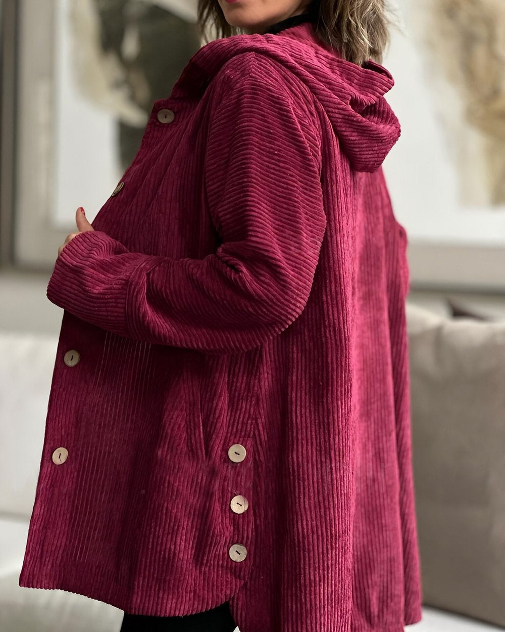 Damen Lange Cordjacke mit Kapuze und Knopfleiste in Rot, Rückansicht