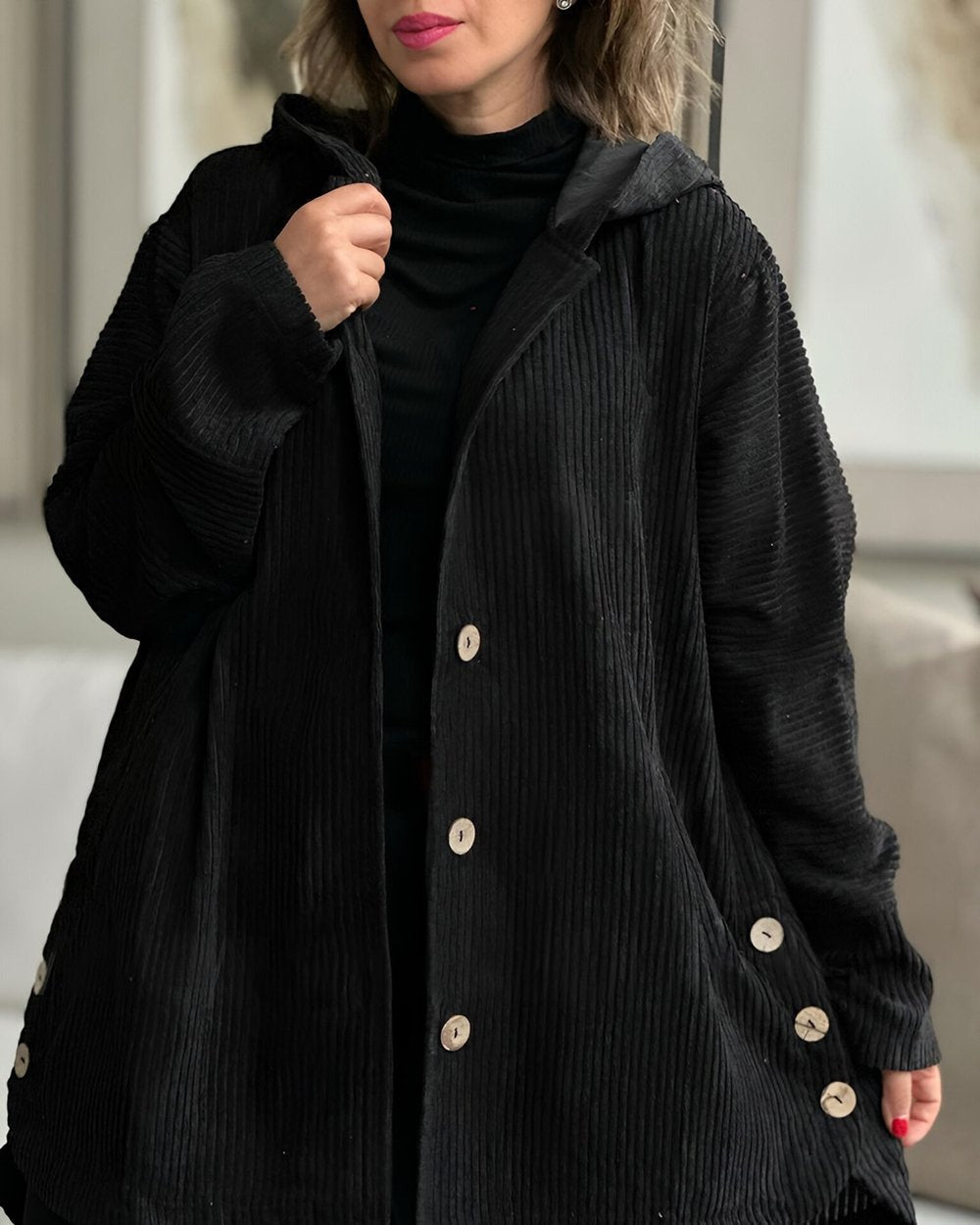 Damen Lange Cordjacke mit Kapuze und Knopfleiste in Schwarz