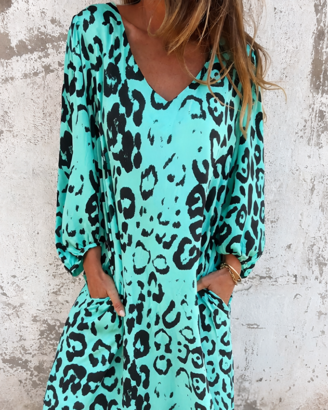 Bayer Modehaus - Damen Maxikleid mit Leoparden-Print, V-Ausschnitt und langen Ärmeln in Blau-Grün