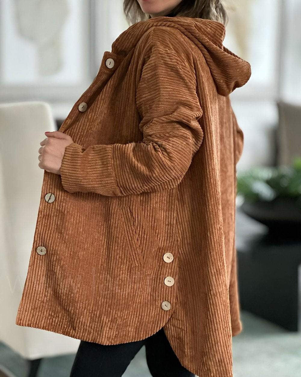 Damen Lange Cordjacke mit Kapuze und Knopfleiste in Khaki, Rückansicht