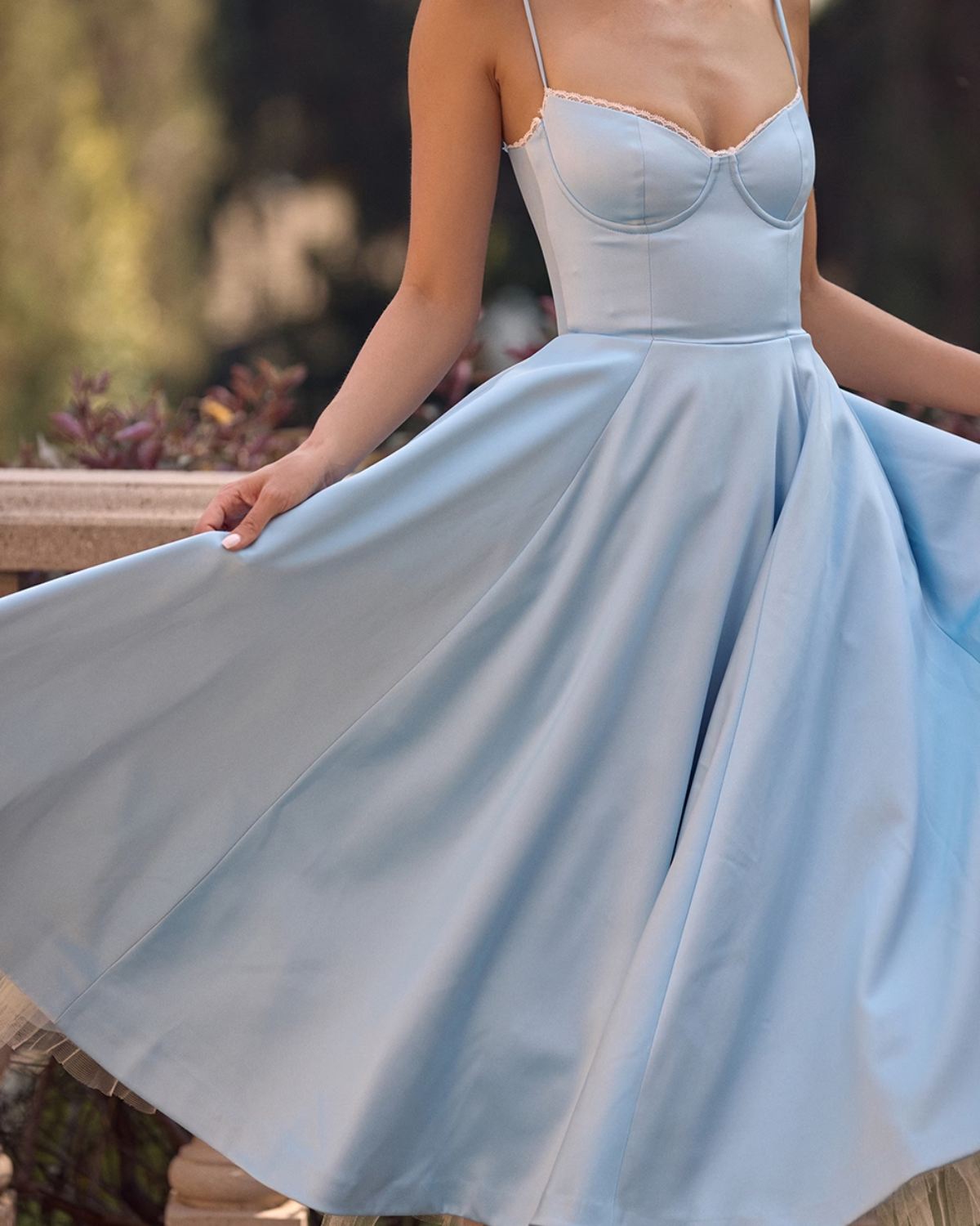 Damen Midikleid mit Herz-Ausschnitt und ausgestelltem Rock - weitere Ansicht
