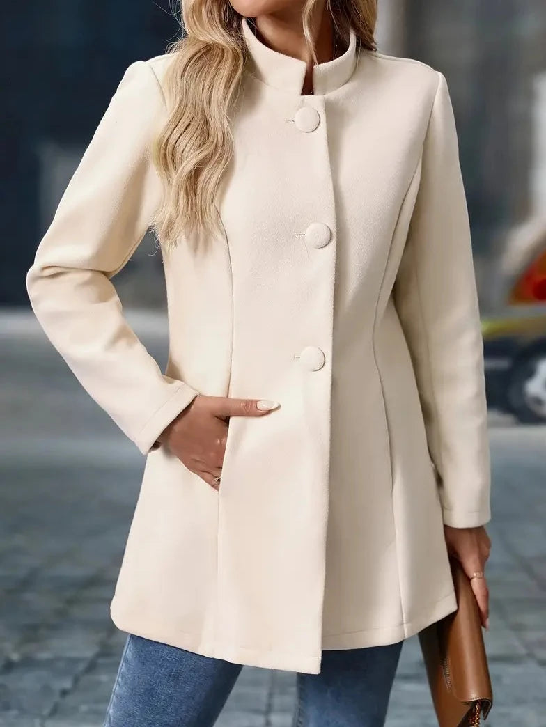 Bayer Modehaus - Damen Taillierte Jacke mit Stehkragen und Stoffknöpfen - Produktbild 2