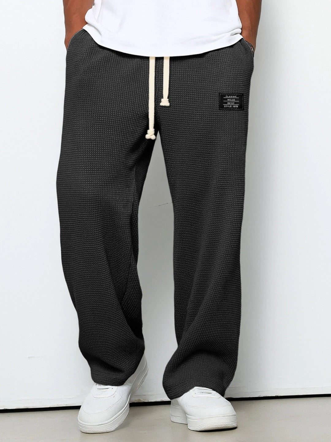 Herren Hose in Waffelstruktur, weit fallend, Schwarz