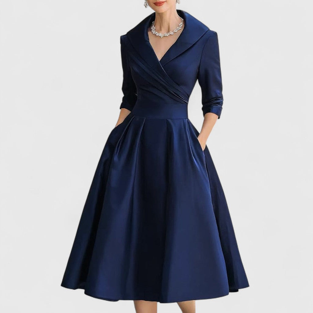 Cocktailkleid in Wickeloptik mit Schalkragen in Marineblau