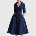 Cocktailkleid in Wickeloptik mit Schalkragen in Marineblau