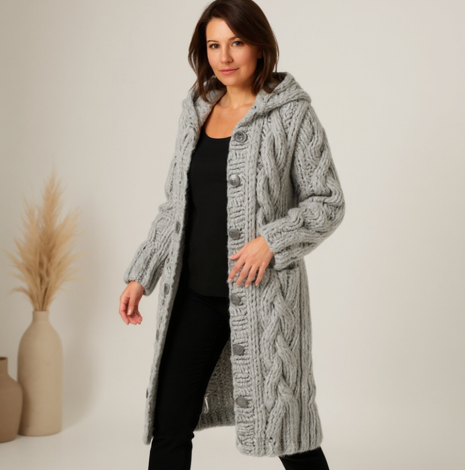 Bayer Modehaus - Damen Strickjacke lang mit Zopfmuster, Kapuze und Knöpfen - Produktbild 6