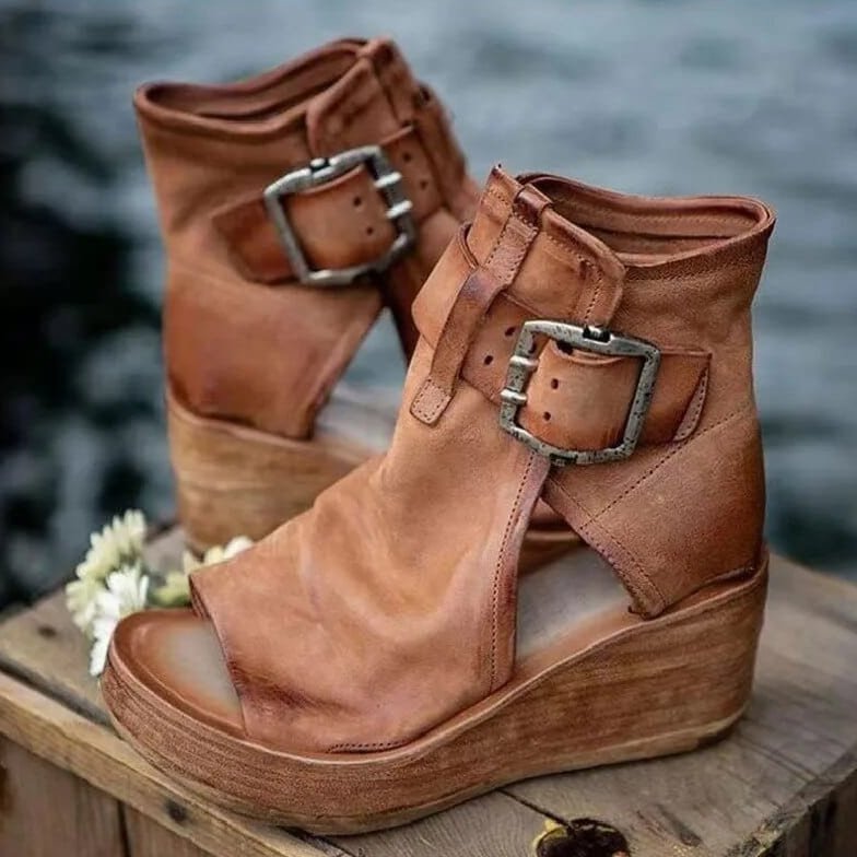 Stiefeletten Damen mit Keilabsatz und Schnalle in Lederoptik
