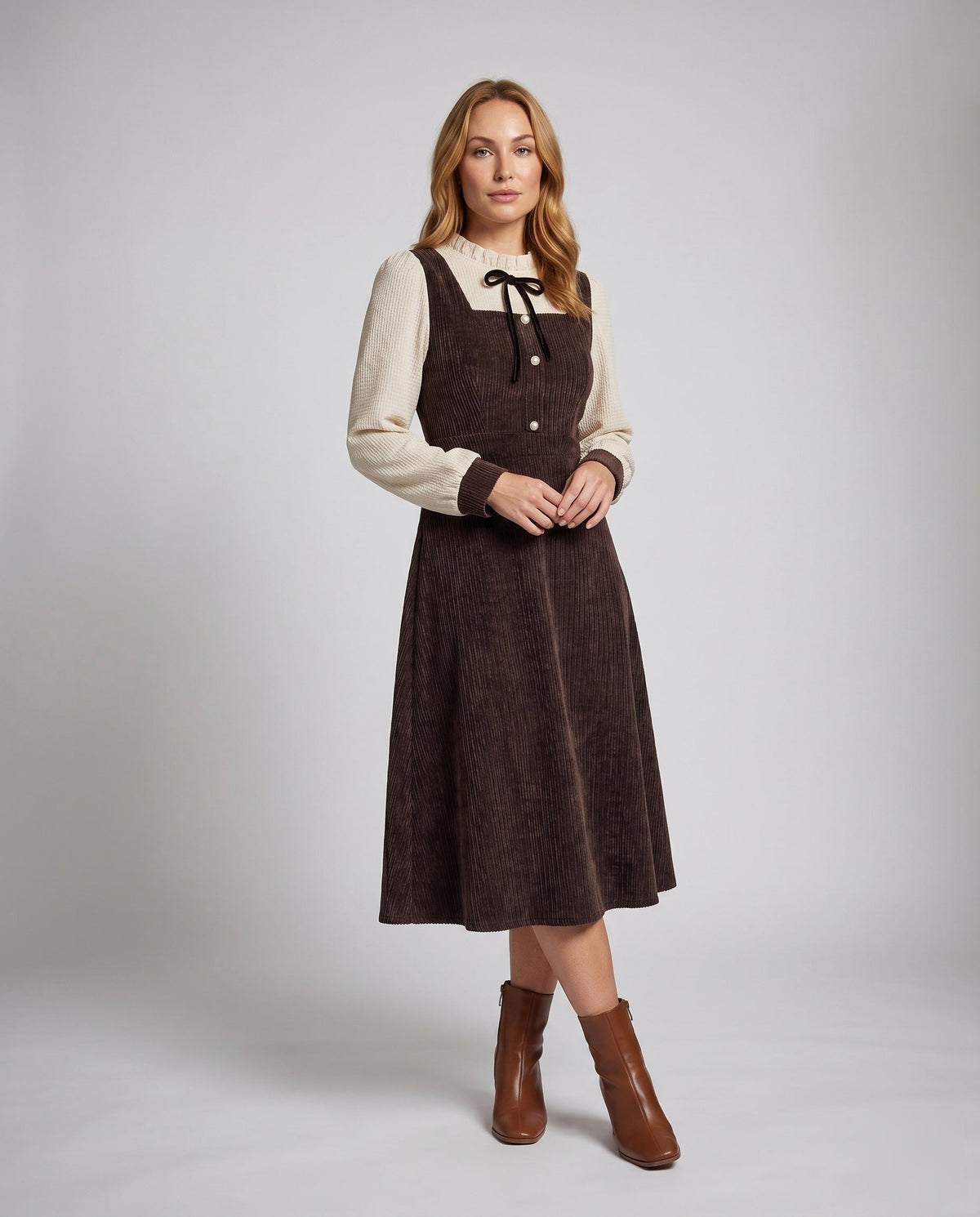 Cordkleid mit Rüschenkragen und Zierknöpfen für Damen