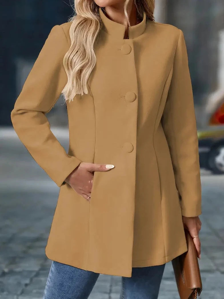 Bayer Modehaus - Damen Taillierte Jacke mit Stehkragen und Stoffknöpfen - Produktbild 11
