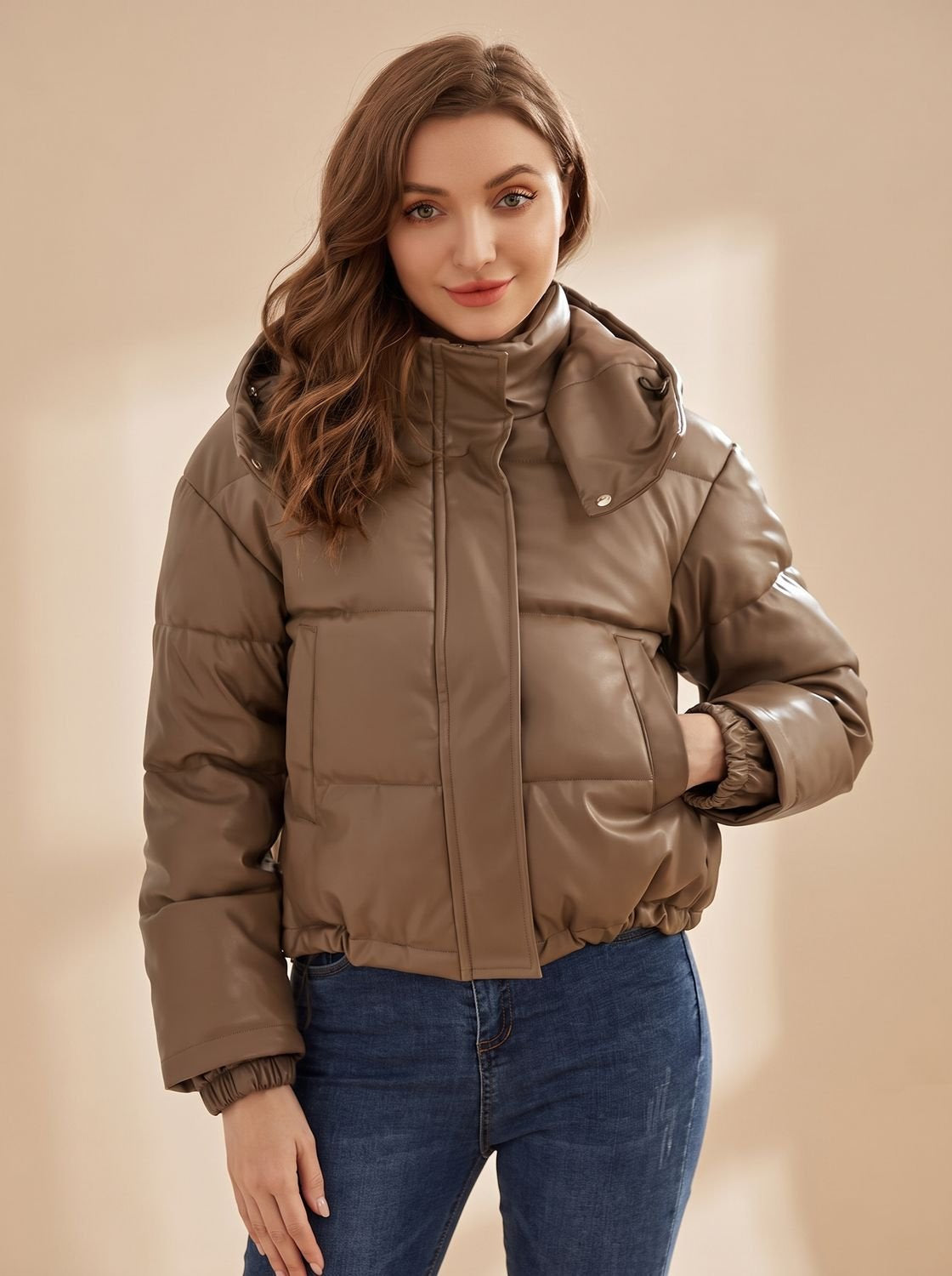 Daunenjacke Damen aus Kunstleder, kurz mit abnehmbarer Kapuze