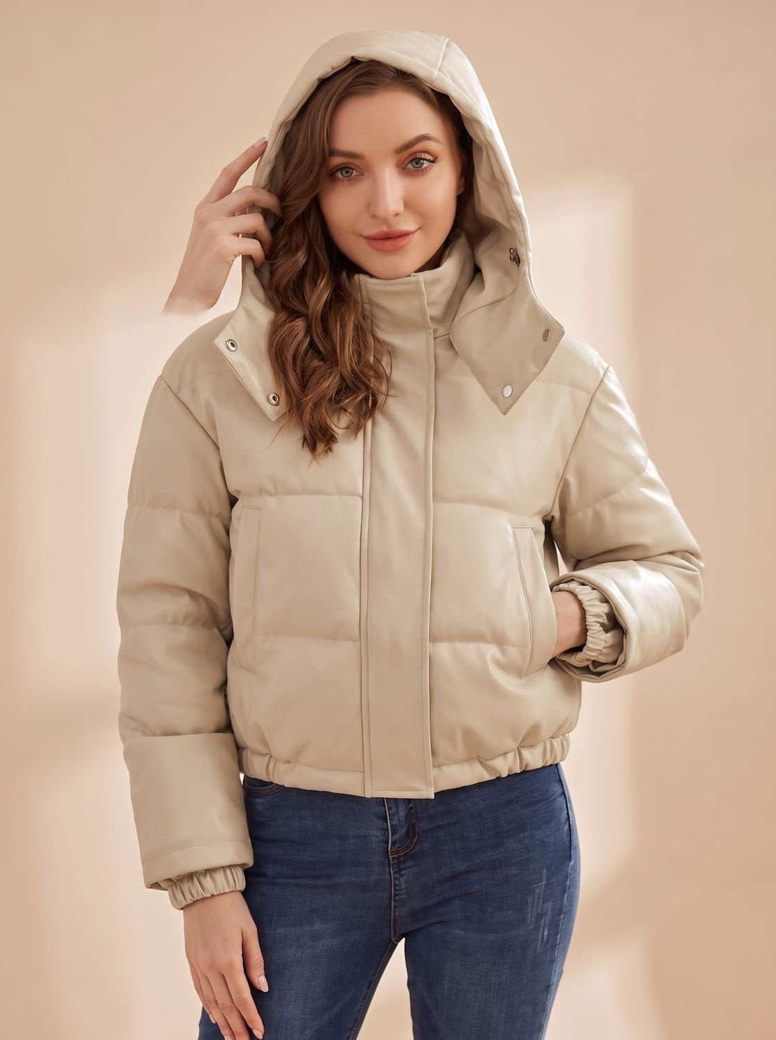 Daunenjacke Damen aus Kunstleder, kurz mit abnehmbarer Kapuze