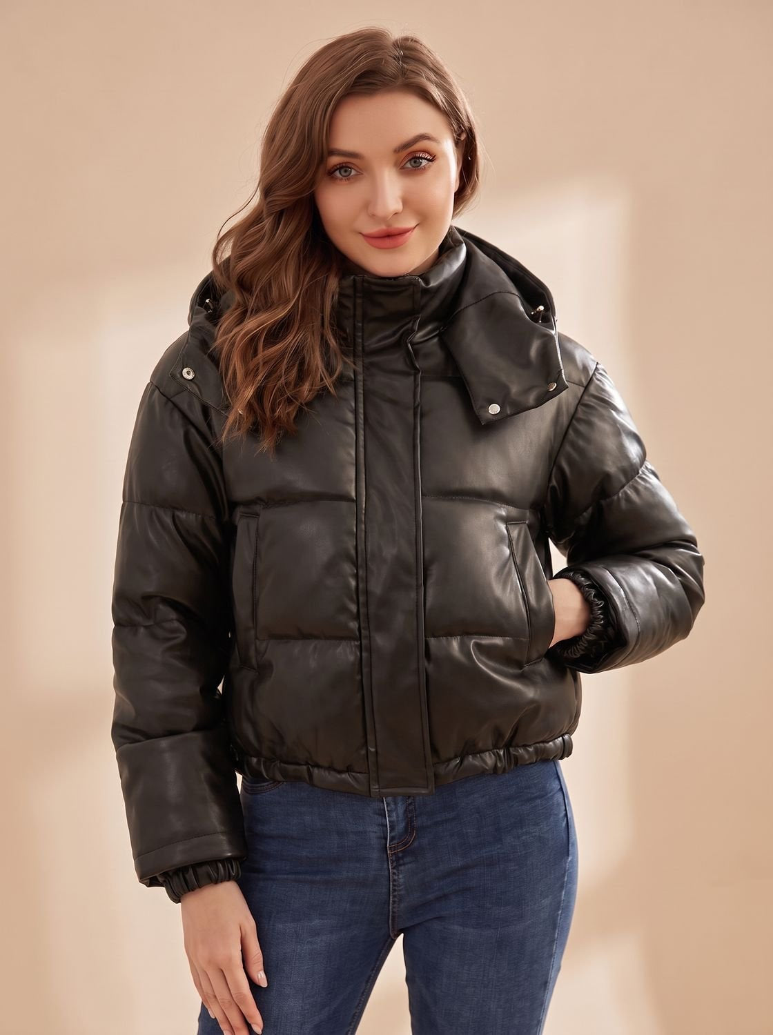 Daunenjacke Damen aus Kunstleder, kurz mit abnehmbarer Kapuze