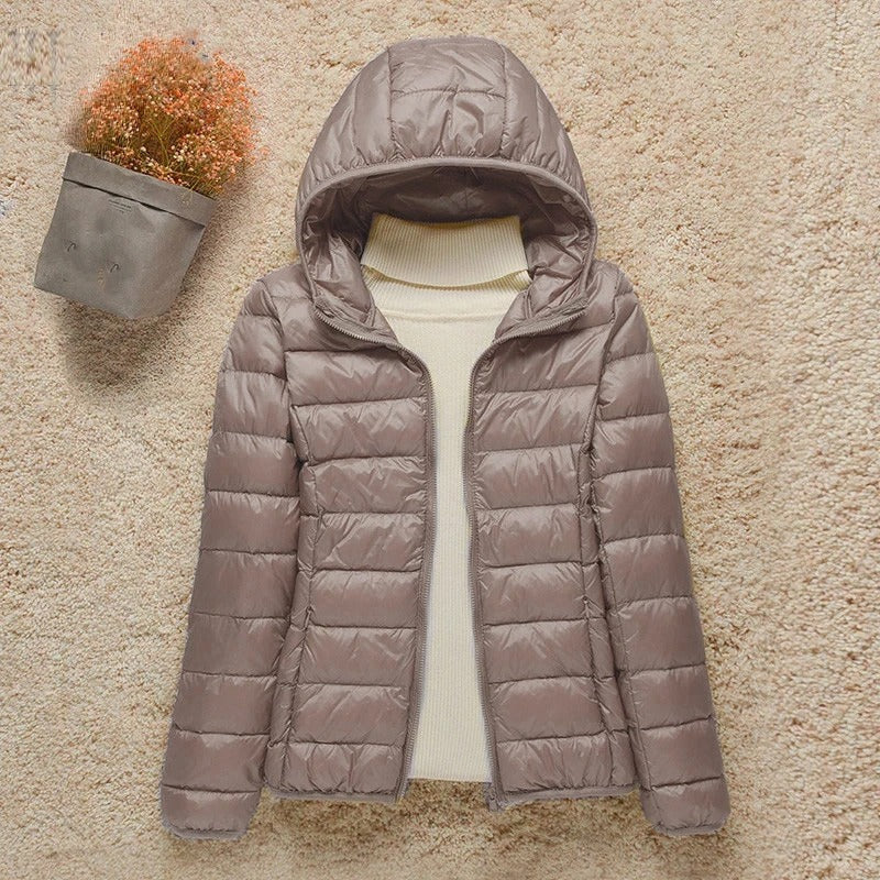 Daunenjacke mit Kapuze und horizontaler Steppung für Damen in Taupe
