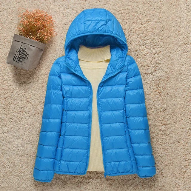 Daunenjacke mit Kapuze und horizontaler Steppung für Damen in Hellblau - Ansicht 3