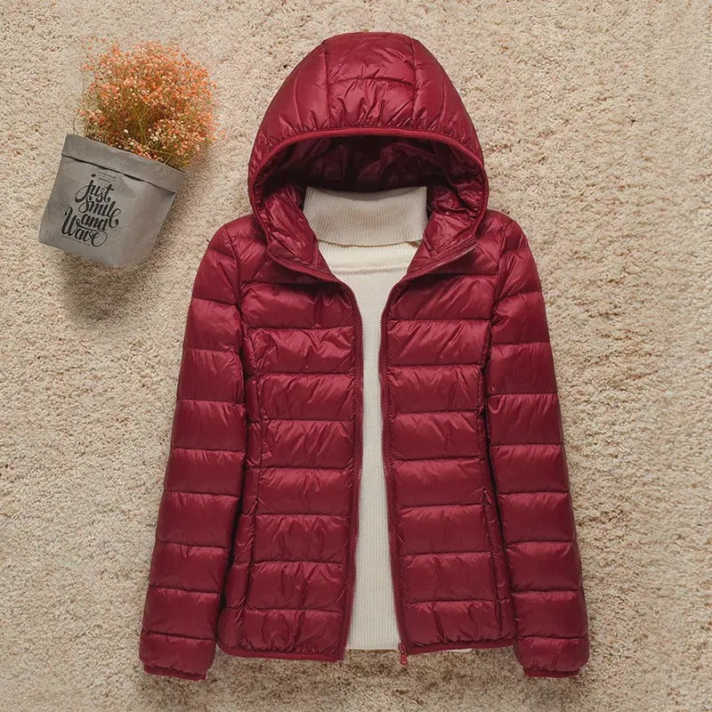 Daunenjacke mit Kapuze und horizontaler Steppung für Damen in Bordeaux - Ansicht 8