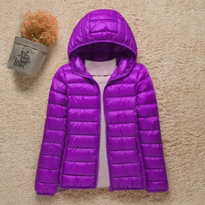 Daunenjacke mit Kapuze und horizontaler Steppung für Damen in Flieder - Ansicht 9