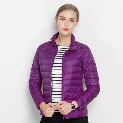 Kurze Daunenjacke mit Steppung und hohem Kragen für Damen in Lila - Ansicht 8