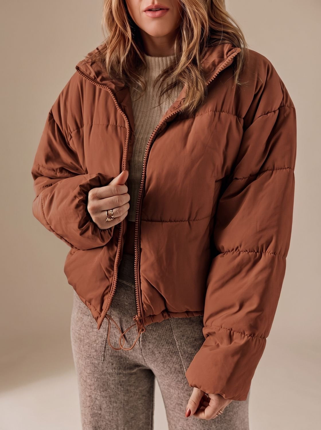 Daunenjacke Damen kurz im Oversize-Schnitt mit Stehkragen