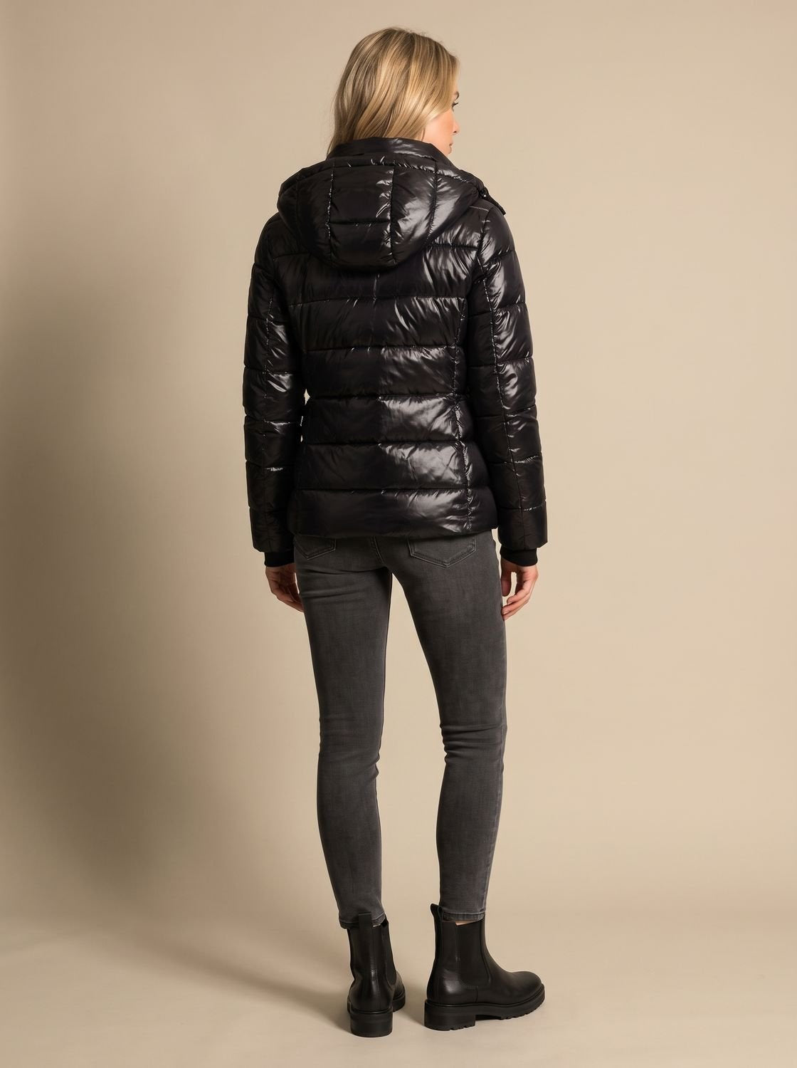 Daunenjacke Damen locker geschnitten mit Kapuze, glänzend