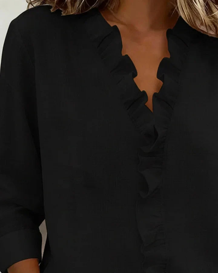 Bluse mit V-Ausschnitt und Rüsche, Detailansicht, in Schwarz