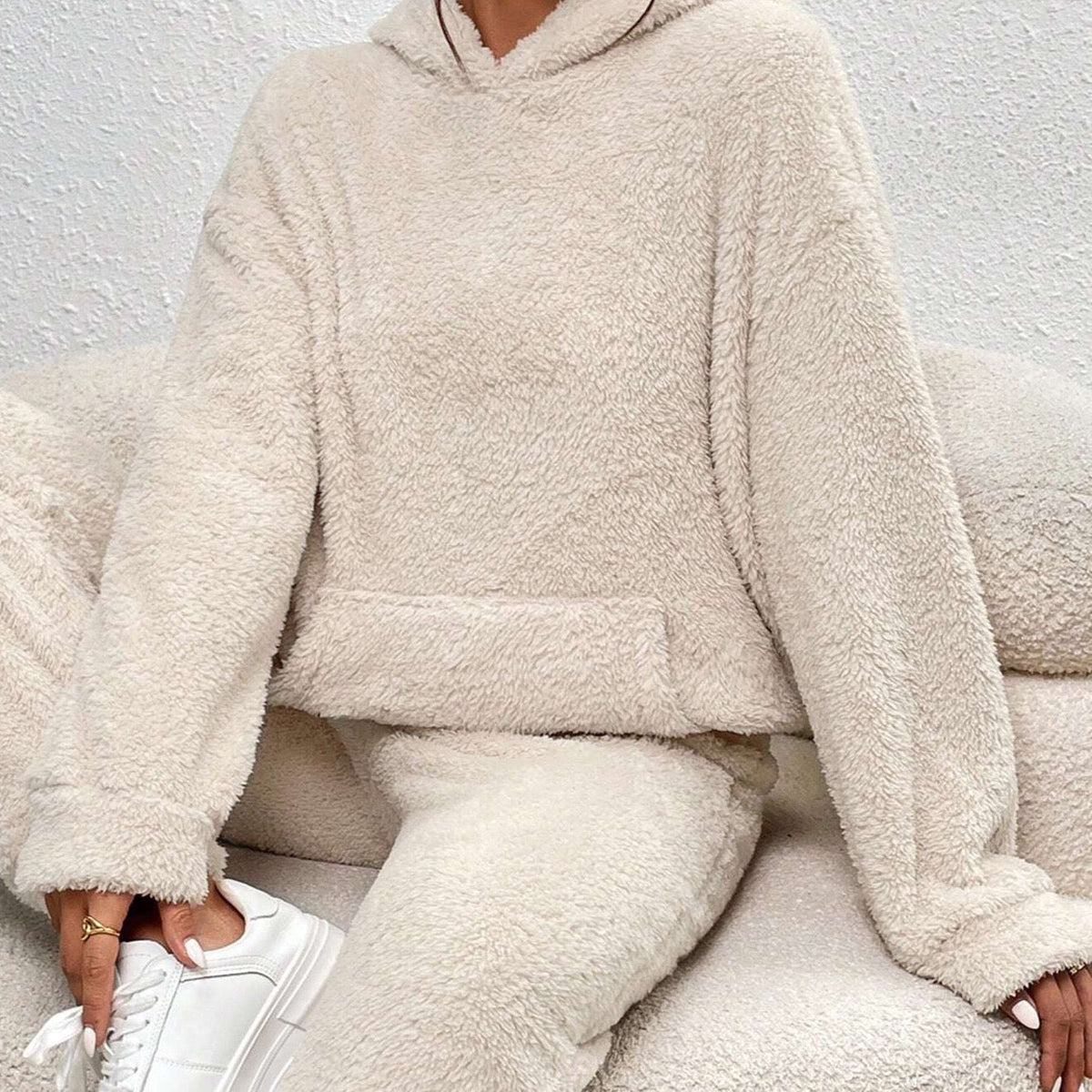 Hausanzug mit Teddystruktur, Kapuze und langer Hose für Damen in Beige